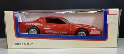 Camaro de carreras IROC rojo escala 1/24, nuevo en caja Foto 1 de 4