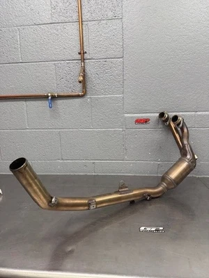 CABEZAL ESCAPE APRILIA TUAREG 660 OEM 2022-2024 Foto 1 de 4