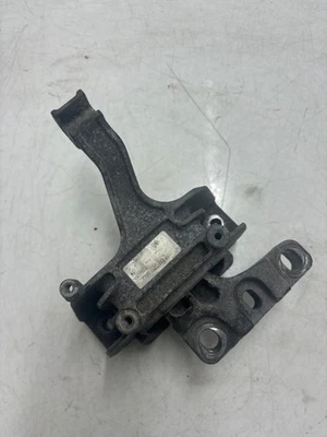 VOLKSWAGEN PASSAT B8 (2015) 1.6 ENGINE MOUNT 5Q0199262BH - Image 1 of 4