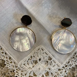 KINETIC CHRISTINA SABATINI 925 CN MOTHER OF PEARL & BLACK MOP PIERCED EARRINGS - Picture 1 of 22