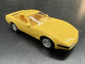Chevrolet Corvette ZR1 1992 AMT Ertl de colección amarillo #6575 concesionario modelo de auto promocional - Imagen 1 de 4