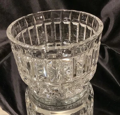 Elegante cuenco firmado de cristal corte Dresden de 6” X 4” Foto 1 de 4