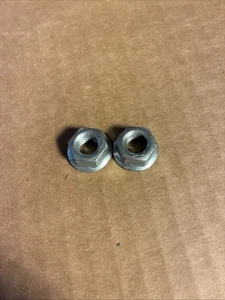 Paquete de 2 tuercas de brida hexagonal MTD 712-3005 - Imagen 1 de 4