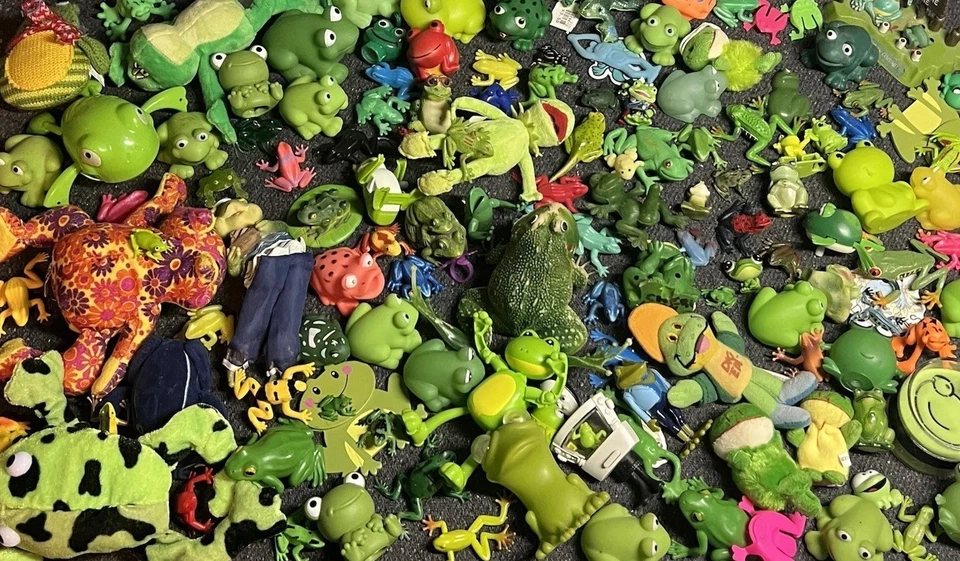 HUGE Frog Figures Toys Collection 125+ Toads Bullfrogs Lifelike Lots Of Vintage - Image 1 of 4