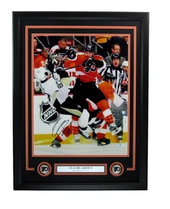 Claude Giroux Autographed 16x20 Photo Hit Sidney Crosby Flyers Framed PSA/DNA - Picture 1 of 3