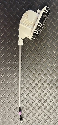 Cerradura puerta trasera Mercedes-Benz LH - 204-730-13-35 - para MBZ C63 AMG, C350 y otros Foto 1 de 4