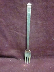 Tiffany & Co Sterling Cir 1934 HAMPTON COCKTAIL OYSTER FORK 6" 28 grams no mono - Picture 1 of 4