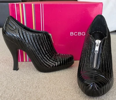 Botas al tobillo vintage Y2K BCBGirls negras acolchadas charol tacón talla 7 EE. UU. Foto 1 de 4