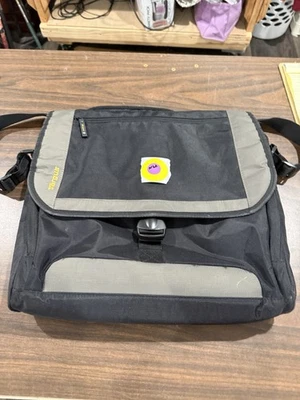 Targus Men’s Messenger Bag Travel Laptop Case Heavy Duty Command Flap Excellent - Image 1 of 4