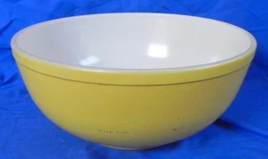 Vintage Pyrex Large Mixing Bowl #404 in Yellow, 4 Qt Capacity, 10 1/4" Diam. VG - Picture 1 of 10