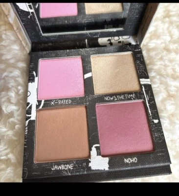 URBAN DECAY JEAN-MICHEL BASQUIAT GALLERY BLUSH PALETTE - Image 1 of 3