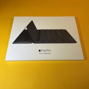 Apple A1772 Smart Keyboard iPad Pro 9.7" MM2L2AM/A - New Sealed - Afbeelding 1 van 4
