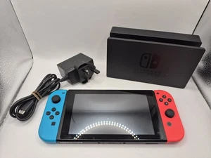 Nintendo Switch HAC-001(-01) Konsole Neon-Rot & Blau Bundle mit Zubehör  - Bild 1 von 19
