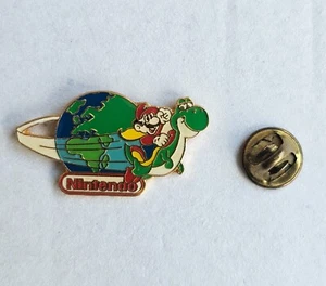 Pin Super Mario World Yoshi Esmalte Metal Nintendo SNES Insignia Promocional RARO - Imagen 1 de 3