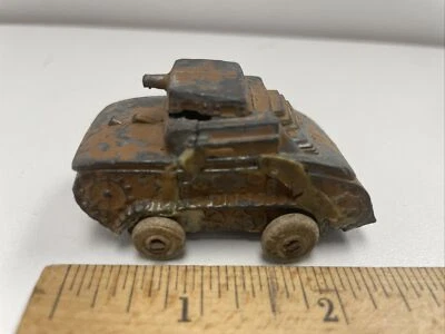 ANTIGUO TANQUE DE JUGUETE MARRÓN PLOMO AGUANIEVE AÑOS 40 BARCLAY 2,5” Foto 1 de 4