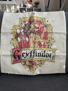 NEU Harry Potter Kissenbezug - Gryffindor - 17 Zoll x 17 Zoll, Wurfkissen - Bild 1 von 3