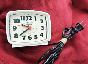 Vintage MCM Advance Table Desk Alarm Clock Model 2049 Electric Cord Ivory Works - Picture 1 of 4
