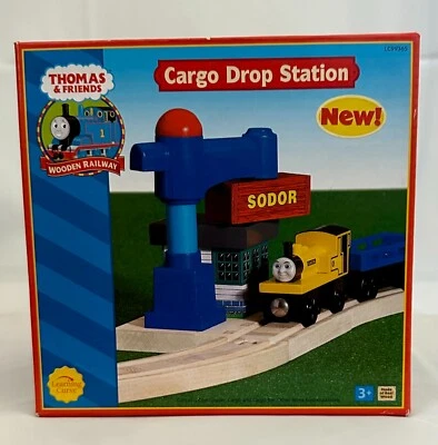 Learning Curve LC99365, Thomas Wooden, Sodor Cargo Drop Station (2004-Vintage) - Image 1 of 4
