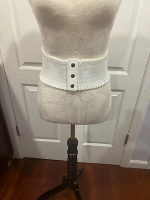 Women Wide Stretch White Belt Sz 4x31 inches Size 2XL - Image 1 of 3