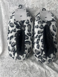 2-🆕 Westloop Womans Animal Print  Cozy Slippers Size 7-8 - Picture 1 of 6
