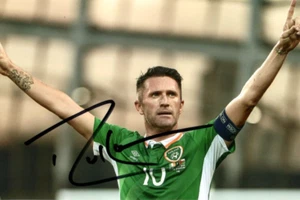 IRLANDA, TOTTENHAM & WOLVES: FOTO AZIONE 6x4 firmata Robbie Keane + certificato di autenticità - Foto 1 di 1