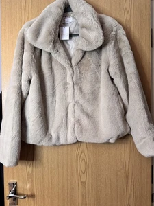 Quiz BNWT New Stone Beige short faux fur lined evening jacket size 16 RRP £55 - Picture 1 of 10