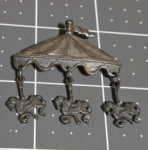 Vtg 925 Sterling Silver Brooch Carousel W/ Dangling Horses. Merry-Go-Round. - Picture 1 of 10