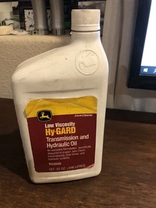 TY22035 John Deere OEM Low Viscosity Hy-Gard Hydraulic Oil - Quart - Picture 1 of 3