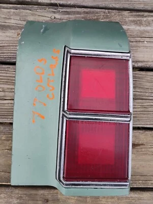 Luz trasera derecha Oldsmobile Cutlass 442 1976-1977 con extensión OEM  Foto 1 de 4