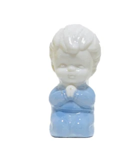 Statuina RAGAZZO CHE PREGA BLU inginocchiata ceramica spirituale ricordo da collezione - Foto 1 di 3