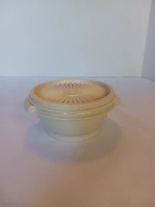 Tupperware 1323-7 Tan Off White 80s Vintage With Lid - Picture 1 of 7