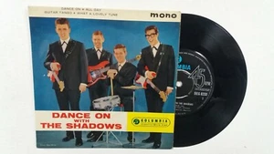 The Shadows - Dance On With The Shadows EP - SEG 8233 (1962) - Bild 1 von 3
