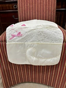 Nachttisch Organizer Katze weiß rosa Spitze hängend Bett Dekor 2 Taschen - Avon @ - Bild 1 von 7
