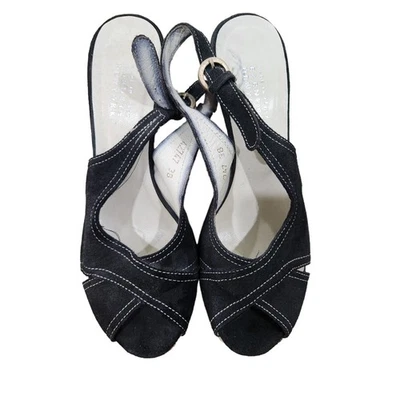Sandalias de cuña Barneys New York negras de gamuza con tira trasera talla 38 7,5/8 punta abierta EE. UU. Foto 1 de 4
