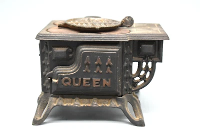 Queen Cast Iron Miniature Antique Stove/Oven Salesman Sample - Image 1 of 4