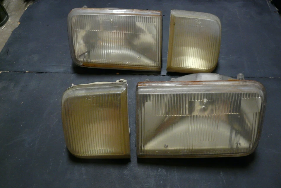 Комплект объективов для фары в сборе Merkur XR4Ti - Изображение 1 из 4