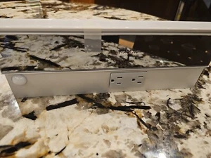 ROBERN TOP LIGHT Woth Motion Switch And Outlet - Picture 1 of 5