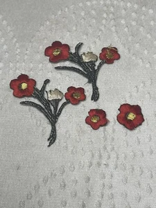 Applique Fiori Lotto 4 pz - Fiori Rosso Nero Bianco da 1/2" a 2" - Foto 1 di 1