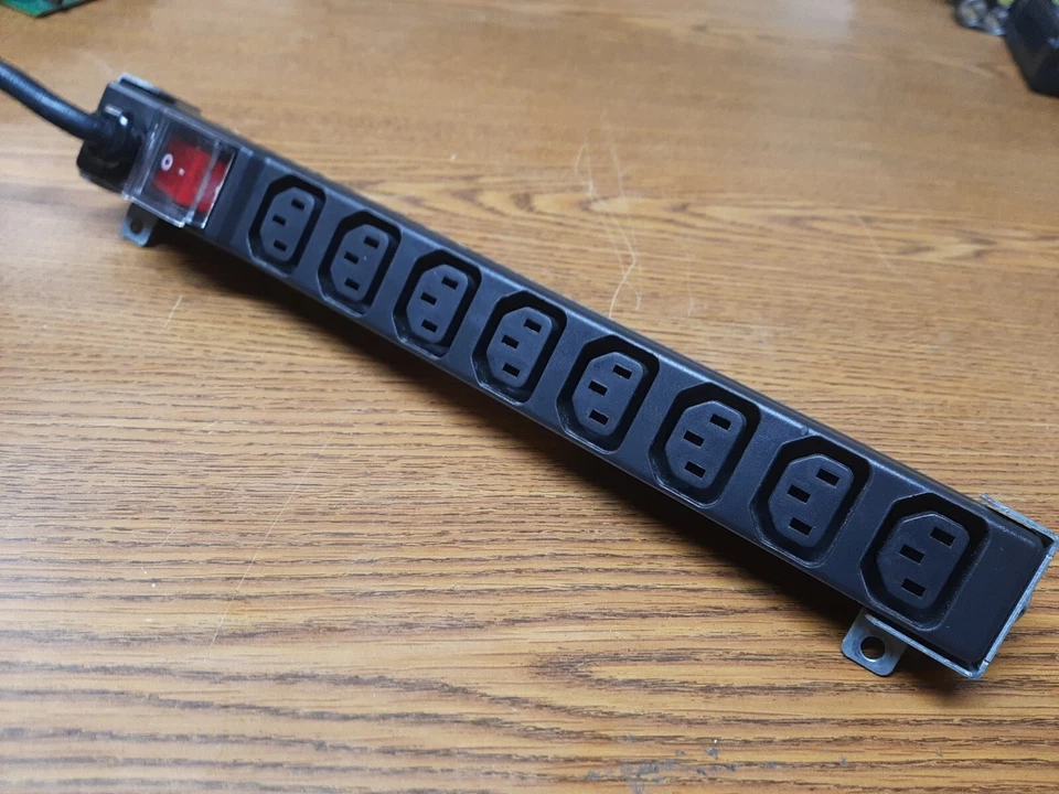 HP EO4601 100-240V PDU Extension Bar C19 to C13 - Image 1 of 3