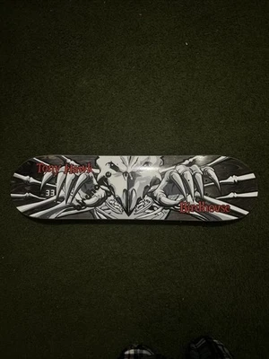 Monopatín Toney Hawk Birdhouse. Rojo, blanco, gris Foto 1 de 4