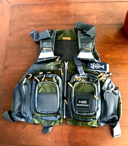 Strap Fishing Vest Fly Bass Fishing by BASSDASH Adjustable For Men & Women NWTGS - Picture 1 of 7