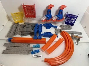 Rare Vintage Hot Wheels Launcher, Tracks, Loops and other parrs - Mattel -Bundle - Picture 1 of 13
