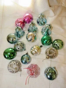 VINTAGE LOT 18 MID CENTURY PLASTIC BRADFORD CHRISTMAS ORNAMENTS ALL COLORS - Picture 1 of 7
