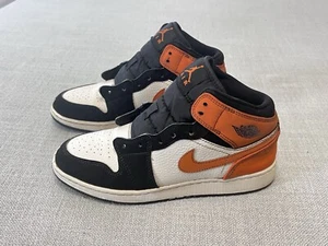 Nike Jordan 1 Mid Shattered Size 6Y  554725-058 Orange Black White MISSING LACES - Picture 1 of 14