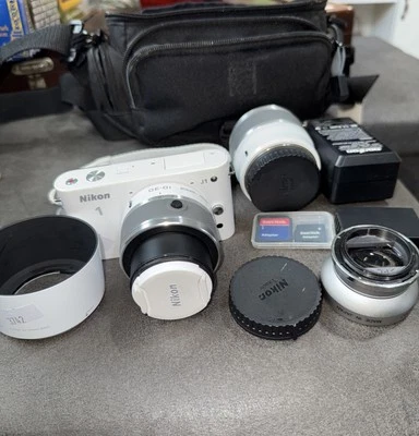Lente zoom sin espejo Nikon J1 cámara digital extras probado funciona estuche blanco Foto 1 de 4