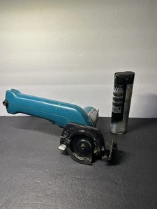 Sierra Circular Makita 3 3/8" 9.6v con Hoja de Carburo 5090D Herramienta y Batería Probada - Imagen 1 de 7