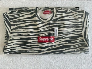 Supreme FW22 Box Logo Crewneck ‘Zebra’ XL With Bag - Picture 1 of 14