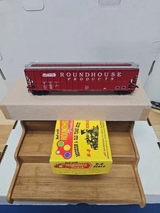 Roundhouse HO Scale 50' FMC Covered Hopper #7725 - Picture 1 of 9