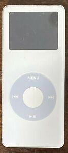 Apple iPod nano 1st Generation 4GB White A1137 (Bad LCD & Battery)