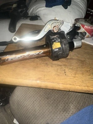 Suzuki GSXR 600 750 2004 2005 OEM Clipon con interruptor de palanca y empuñadura leer Foto 1 de 4